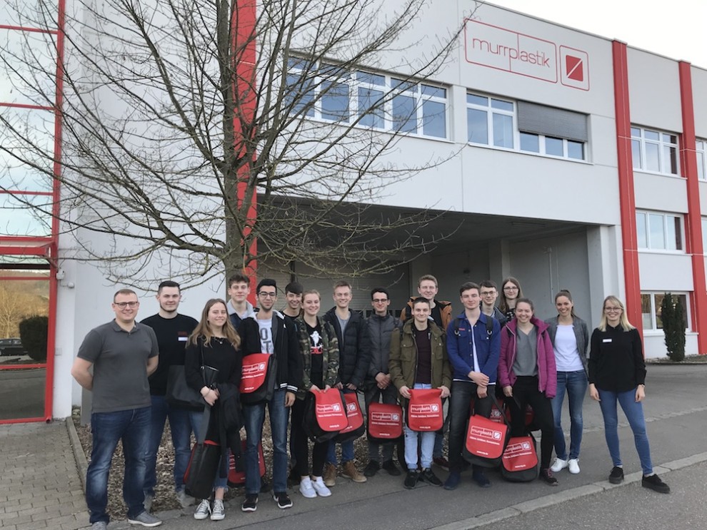 Schüler-Ingenieur-Akademie des Max-Born-Gymnasium erstmals zu Gast bei Murrplastik in Oppenweiler